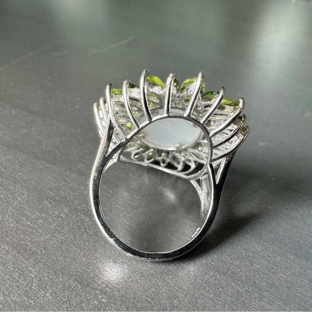 “Sunburst” Mother of Pearl & Peridot Ring - Picture 6 of 8